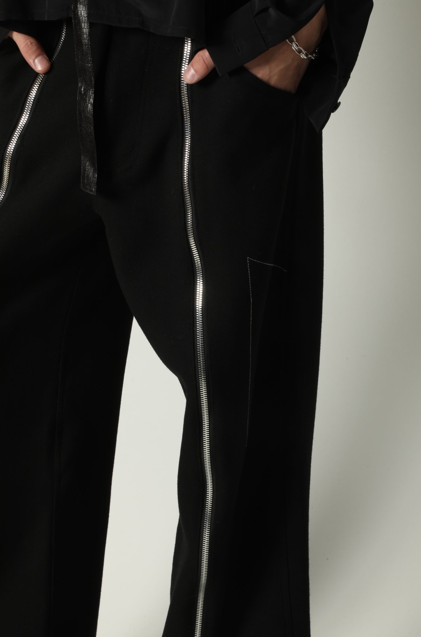 FAMILY REUNION WOOL ZIPPER PANTS